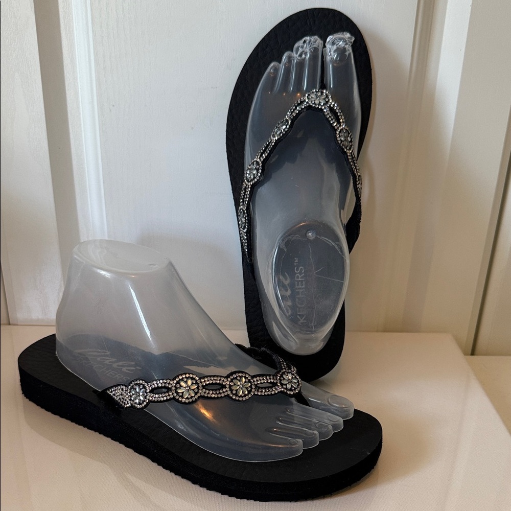 NEW Skechers Women's Black Meditation Luxe Rhinestone Sandals Flip Flops (sz 9)